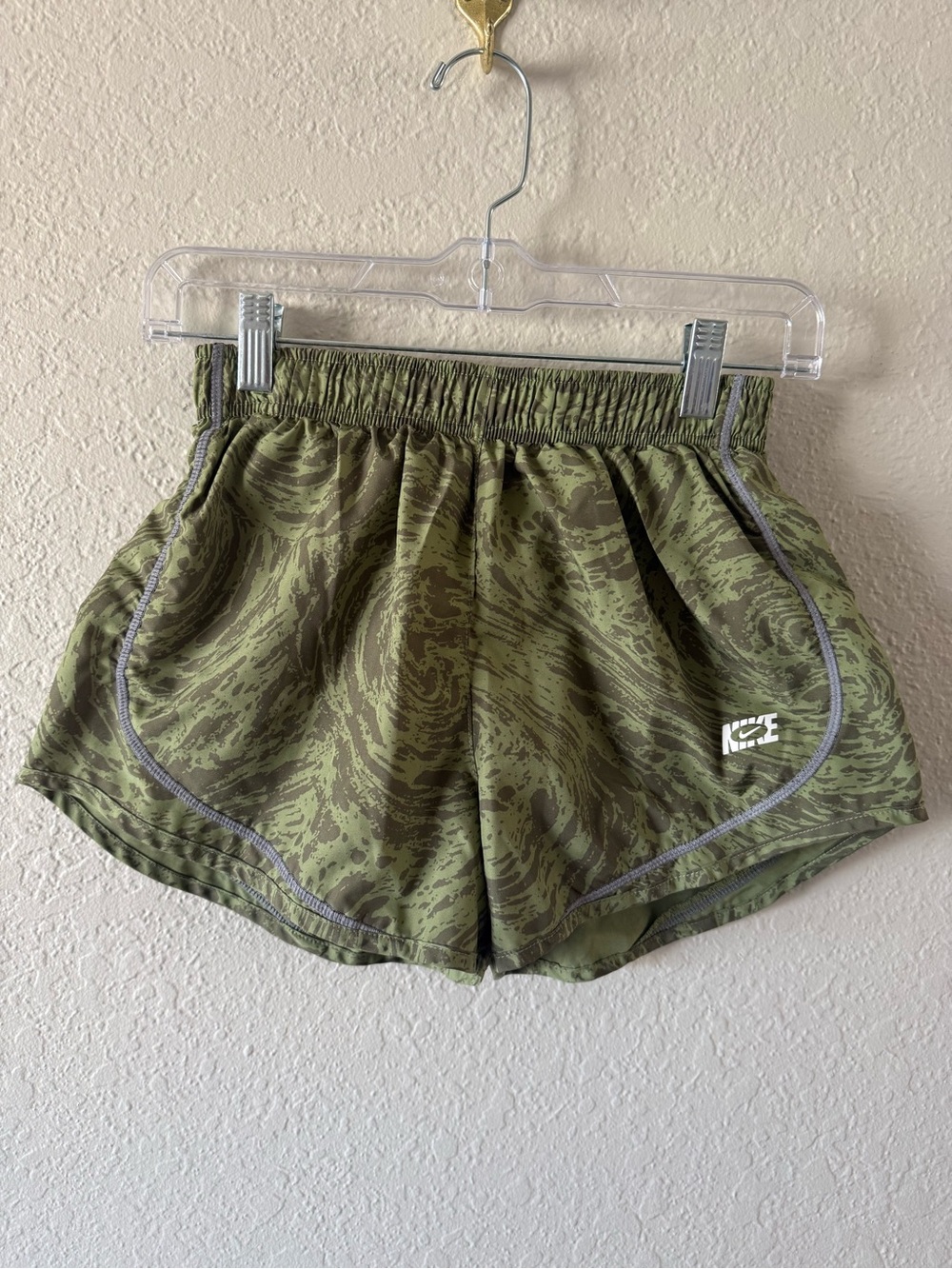Nike Women’s Dry Fit Icon Clash Tempo Running Shorts Size Small Green Lined EUC